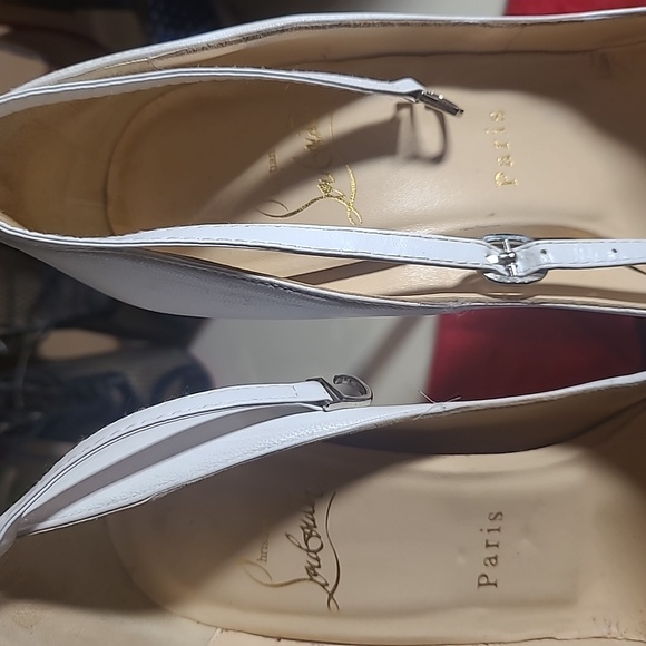 Christian Louboutin - Picture 3 of 10